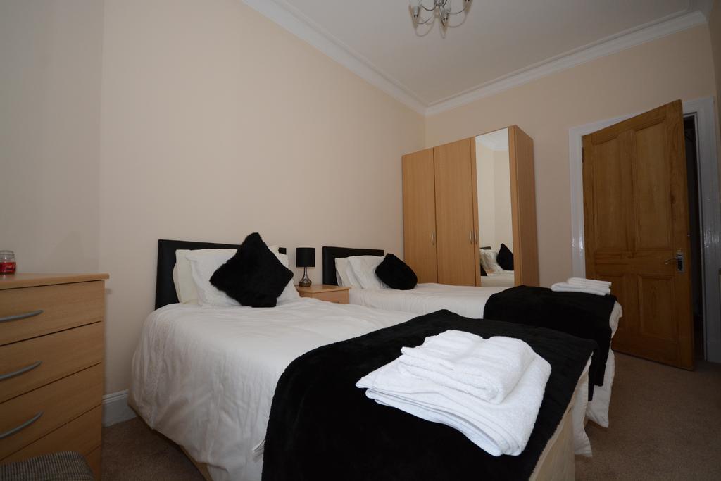 Townhead Apartments Glasgow Airport بيزلي الغرفة الصورة